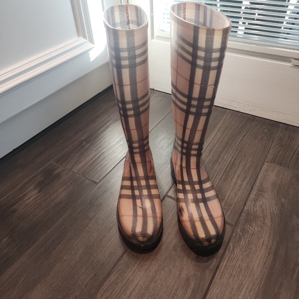 Womens Black and Beige Rain Boots